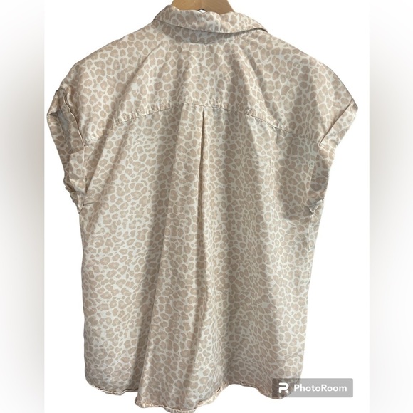 CAFFE Marrakesh leopard print button down blouse. - Picture 2 of 3